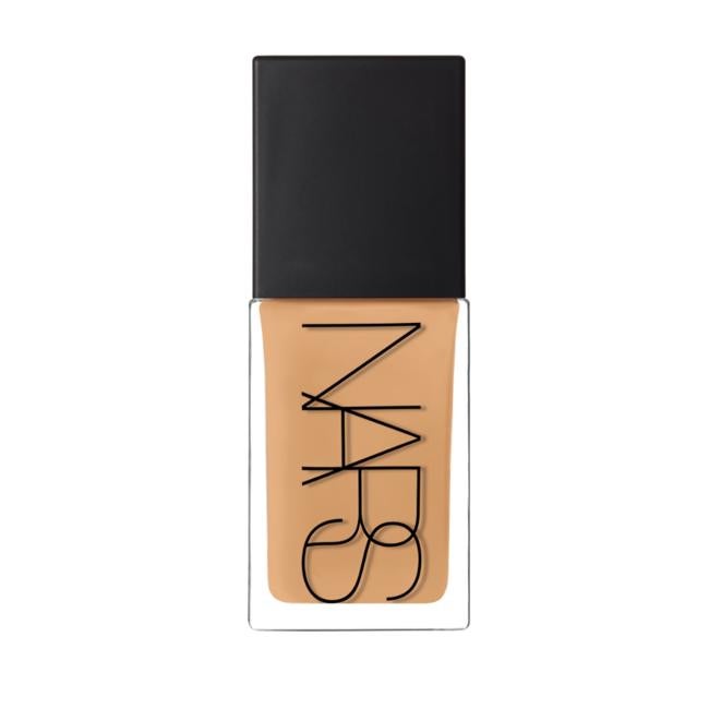 Base de maquillaje Nars que refleja la luz.